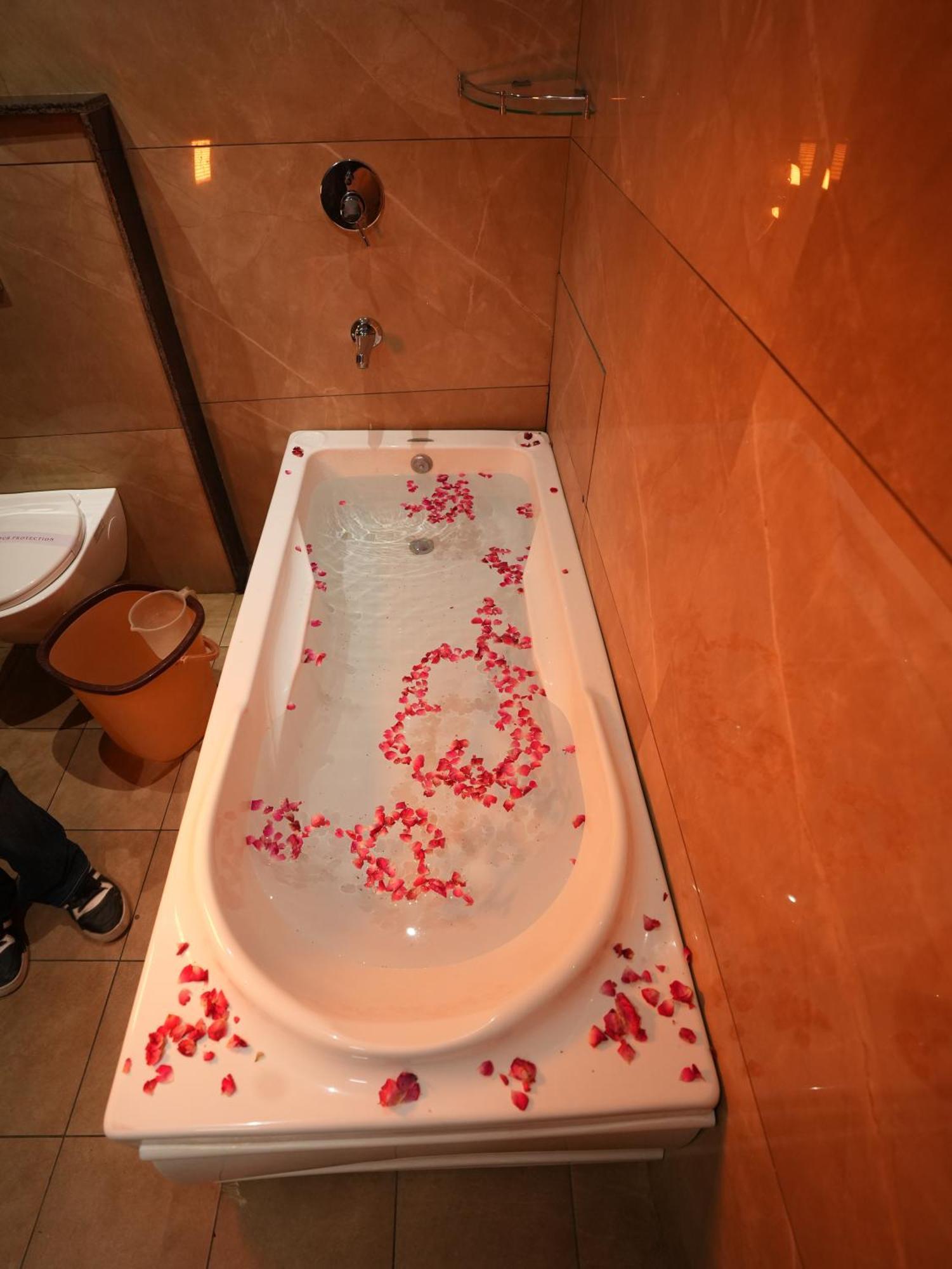 Hotel Pearl Wood Zirakpur Екстер'єр фото